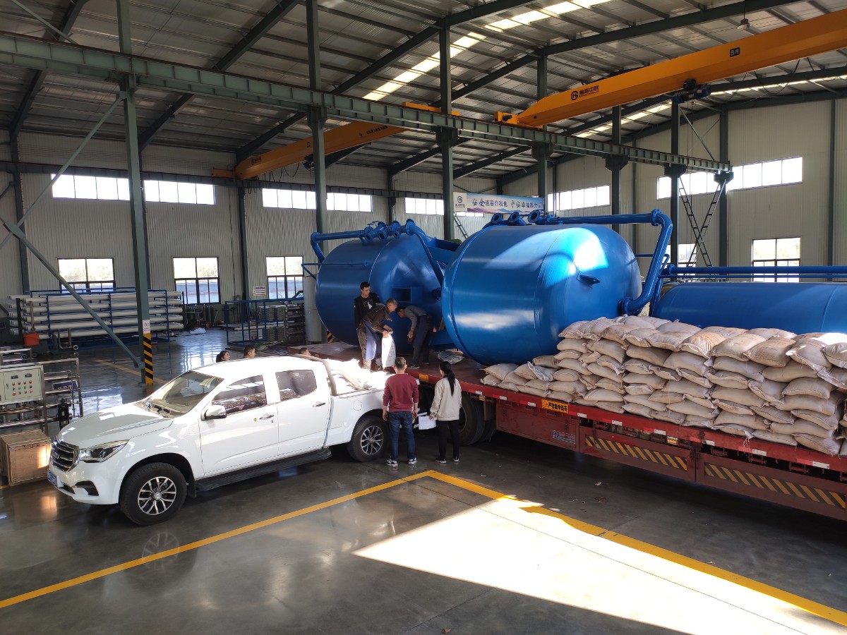 【安徽极速电竞官网】江苏某纺织行业软化水设备发货现场(图2)